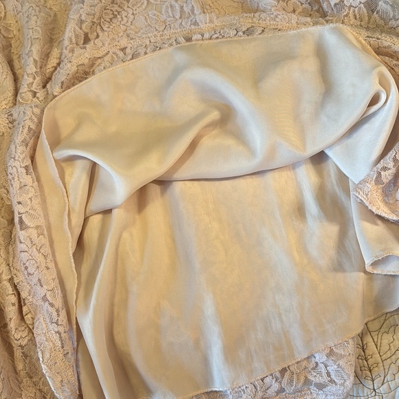 Blush pink lace skirt - Picture 6 of 8